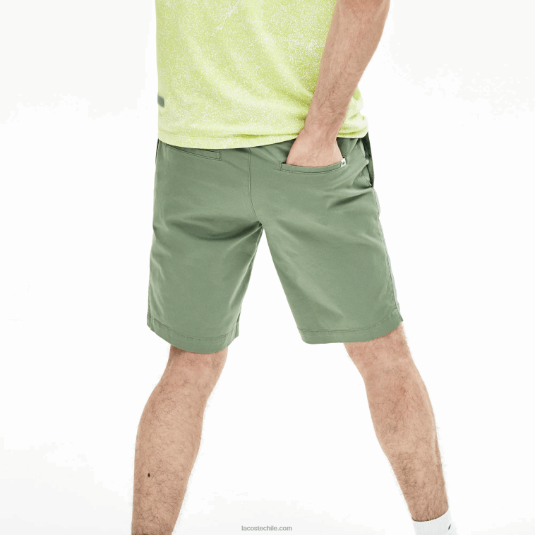 hombres Lacoste verde s86 shorts slim fit de gabardina elástica N6XZ2553